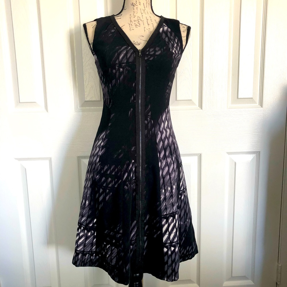 Beautiful sleeveless dress. Tahari , size 2. Black & grey